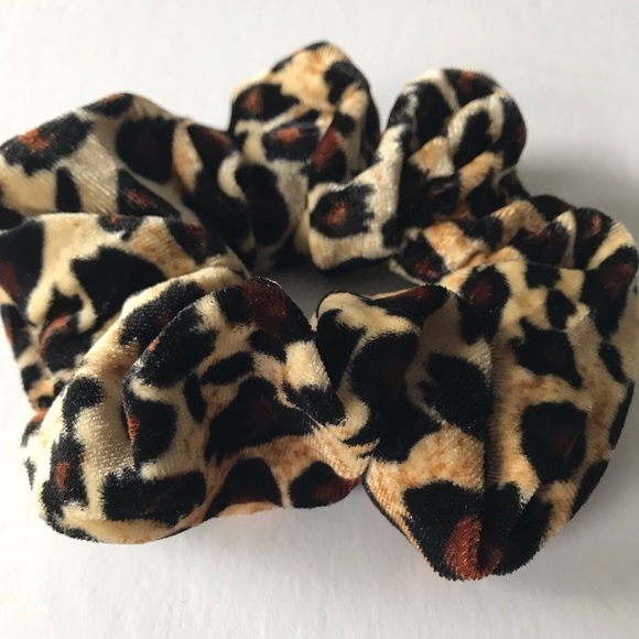 4/$20 Oversized Animal Print Hair Scrunchie New - Picture 3 of 3